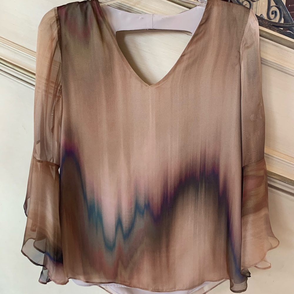 long sleeve backless flowy shirt